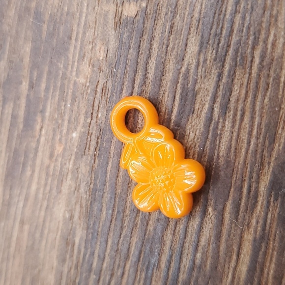 P110 spring in bloom charm - Picture 2 of 2